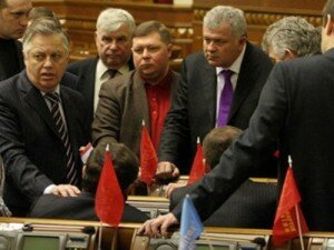 коммунисті втекли
